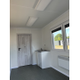 Conteneur habitable 6,00 x 2,44 avec kitchenette, WC et douche